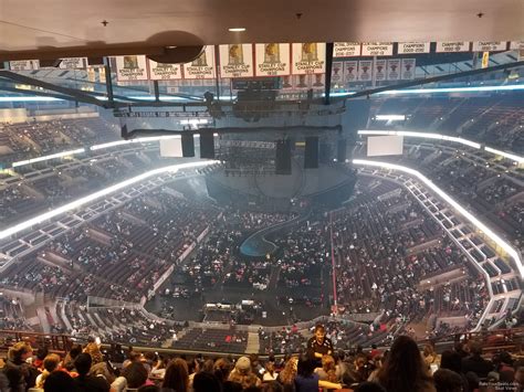 The United Center 100 Level is made up of sections 101-122. Tickets in these sections are usually the most expensive in the building and your experience will vary depending on the event you're attending. 100 Level for Concerts If you're attending a concert at the United Center, pay close attention to the seating chart for your show.